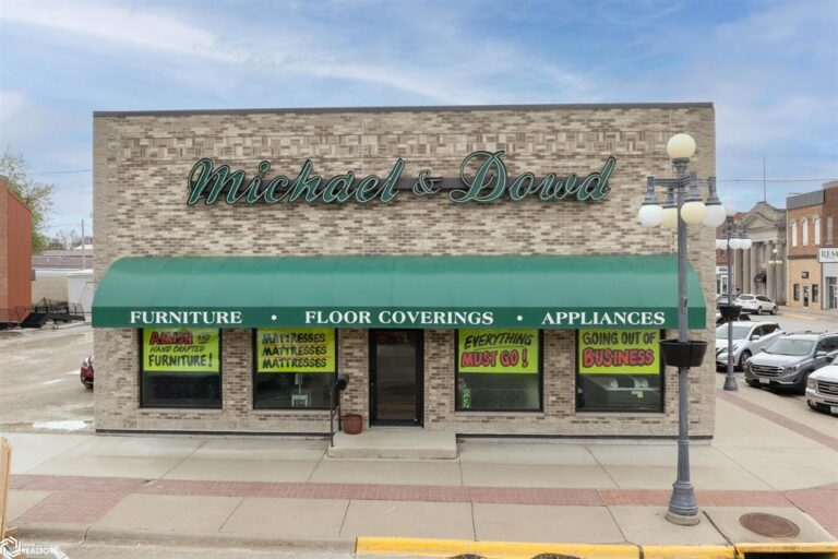 Downtown Commercial Building – 102 E 4th Street, Vinton – photo 1